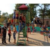 Две детские площадки в одном дворе открыты  в Николаеве